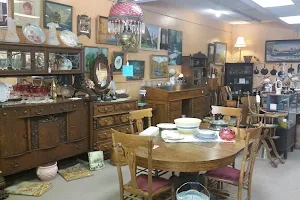 Avenues Antiques & Collectibles image