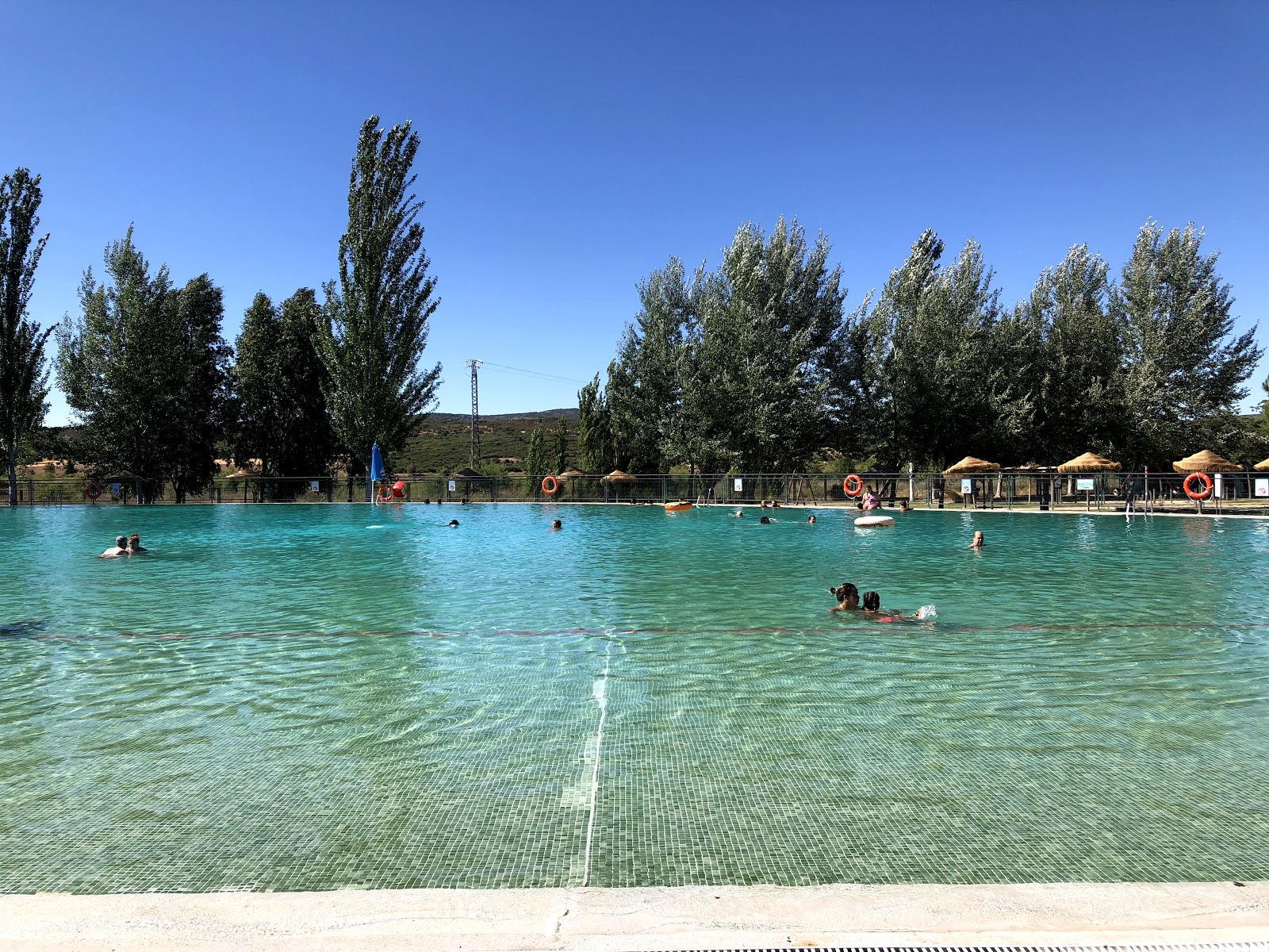 Pool Playas del Vicario'in fotoğrafı beton kapak yüzey ile
