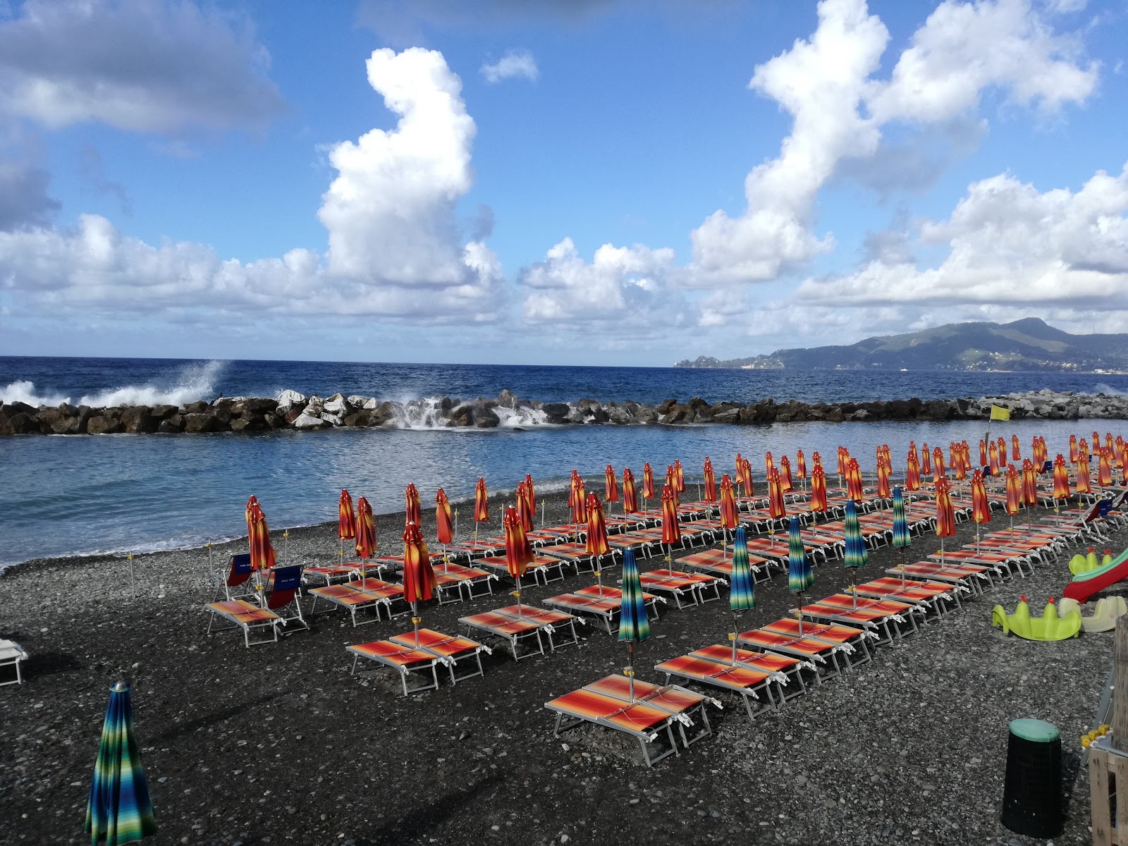 Chiavari beach on the map with photos and reviews🏖️