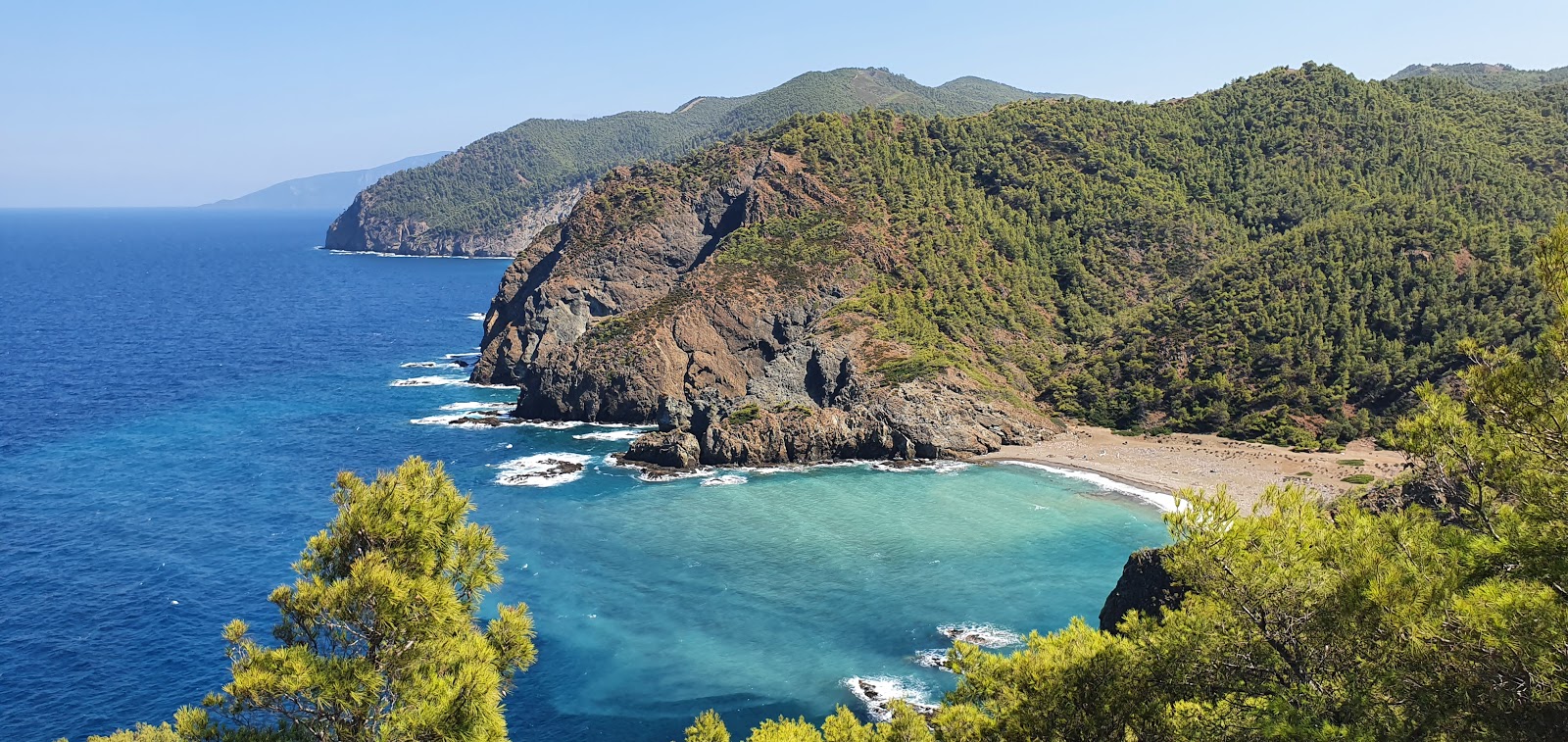 Foto von Daphnopotamos beach mit sehr sauber Sauberkeitsgrad