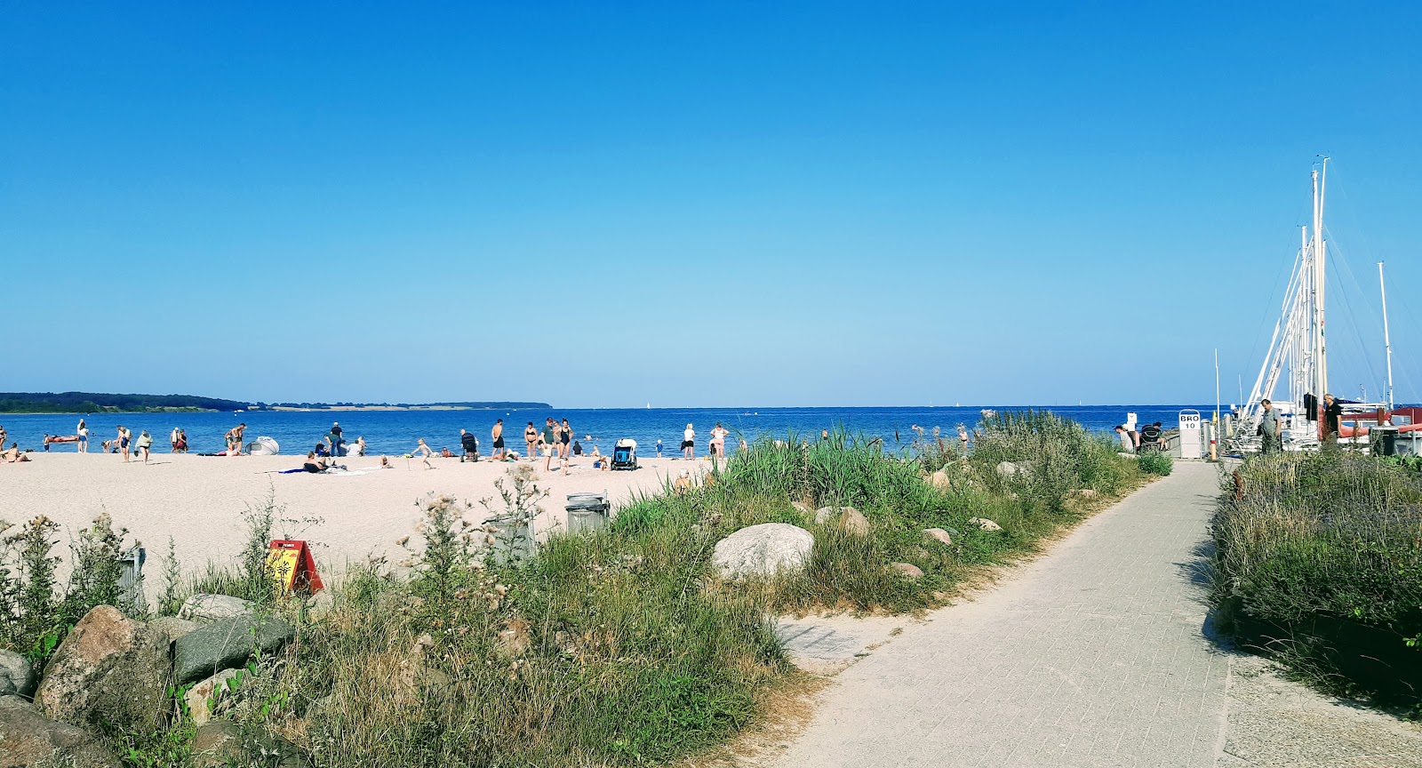 Nordstrand strand的照片 带有碧绿色纯水表面
