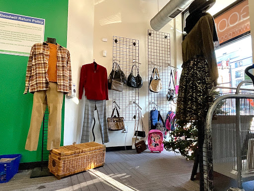 Donations Center «Goodwill Store and Donation Center», reviews and photos