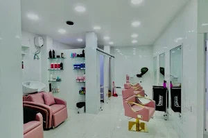 Aura Luxury Salon | Hair & beauty Solution Silchar image