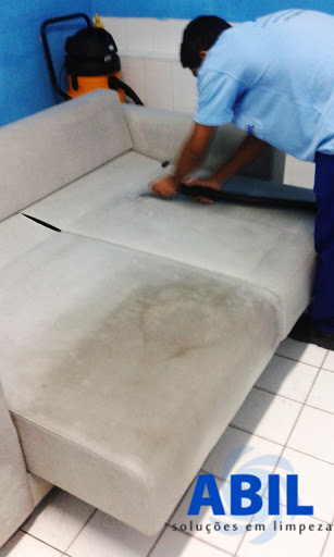 Limpeza de Sofá, Tapetes, Carpetes e Impermeabilização de Estofados em Geral.