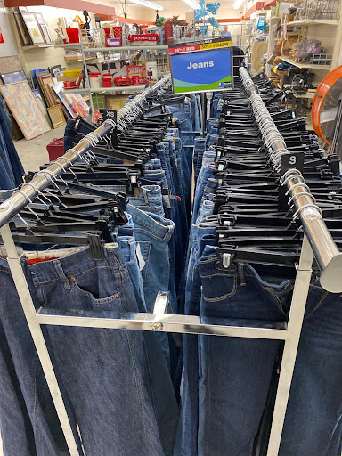 Thrift Store «Goodwill - Sherman Oaks», reviews and photos, 14760 Ventura Blvd, Sherman Oaks, CA 91403, USA