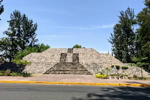 Escena Piramide image