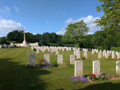 Glageon Communal Cemetery à Glageon