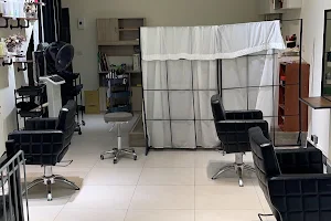 尤拉 hair salon image