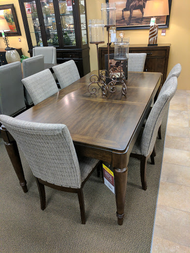 Furniture Store «Raymour & Flanigan Furniture and Mattress Store», reviews and photos, 1 Maple Ave, White Plains, NY 10605, USA