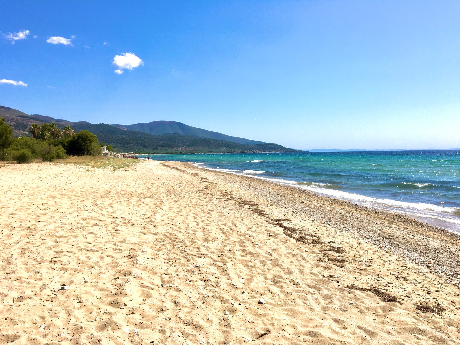 Etisies beach的照片 带有碧绿色水表面