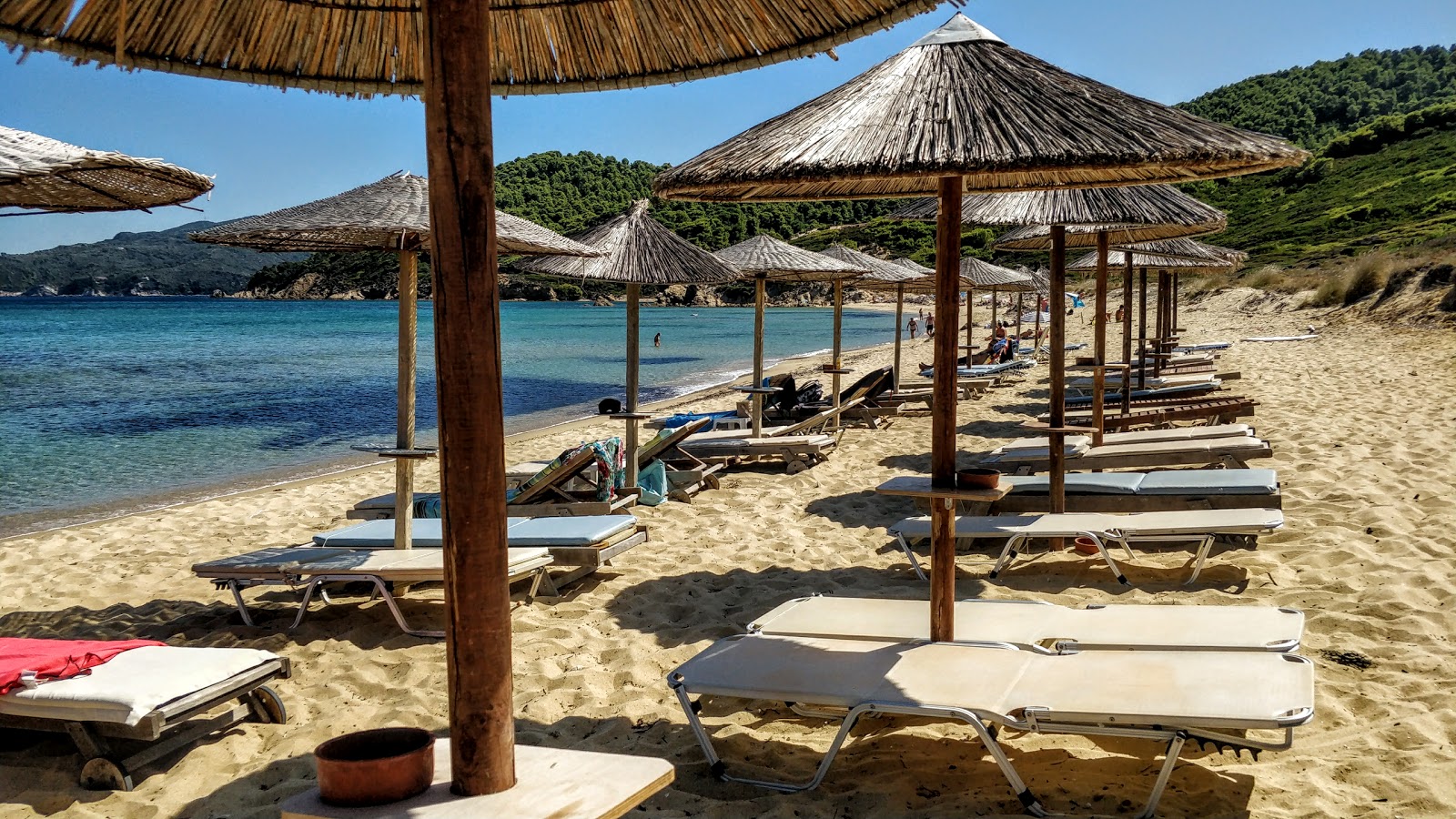 Foto van Elia beach gelegen in een natuurlijk gebied