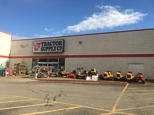 Tractor Supply Co., 130 McGraw St, Ripley, WV 25271, USA, 