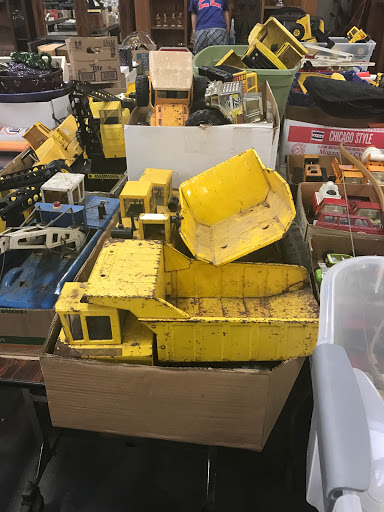 Auction House «RPN Sales & Auction House», reviews and photos, 4451 N Milwaukee Ave, Chicago, IL 60630, USA