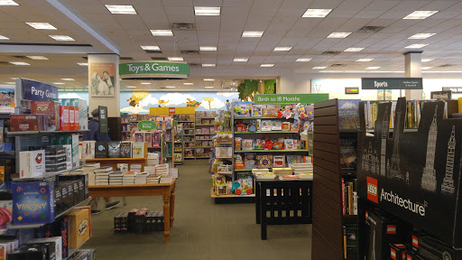 Book Store «Barnes & Noble», reviews and photos, 19401 Alderwood Mall Pkwy, Lynnwood, WA 98036, USA
