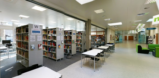 Rezensionen über Bibliothek der Pädagogischen Hochschule FHNW in Reinach - Buchhandlung