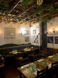 Atmosphère du Restaurant grec Mavrommatis Le Restaurant à Paris - n°4