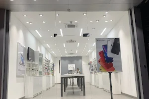 iCrest Apple Store | Saharanpur | Apple image