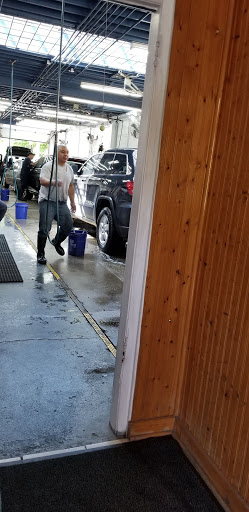 Car Wash «Forest Glen Hand Car Wash», reviews and photos, 5322 N Elston Ave, Chicago, IL 60630, USA