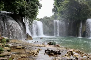 Kyone Htaw Waterfall image