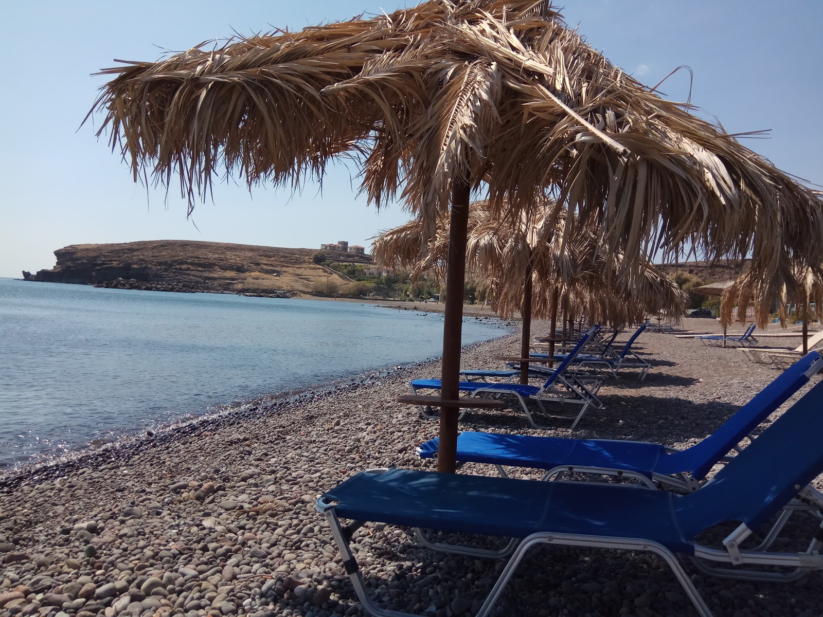 Foto de Paralia Tavari área de comodidades