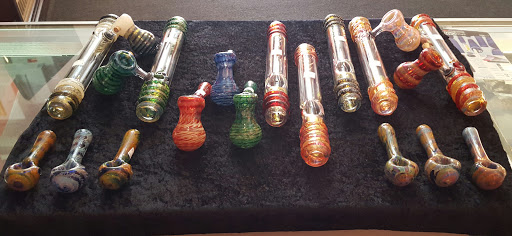 Tobacco Shop «Sweet Tooth Smoke Shop», reviews and photos, 2030 W Chicago Ave, Chicago, IL 60622, USA