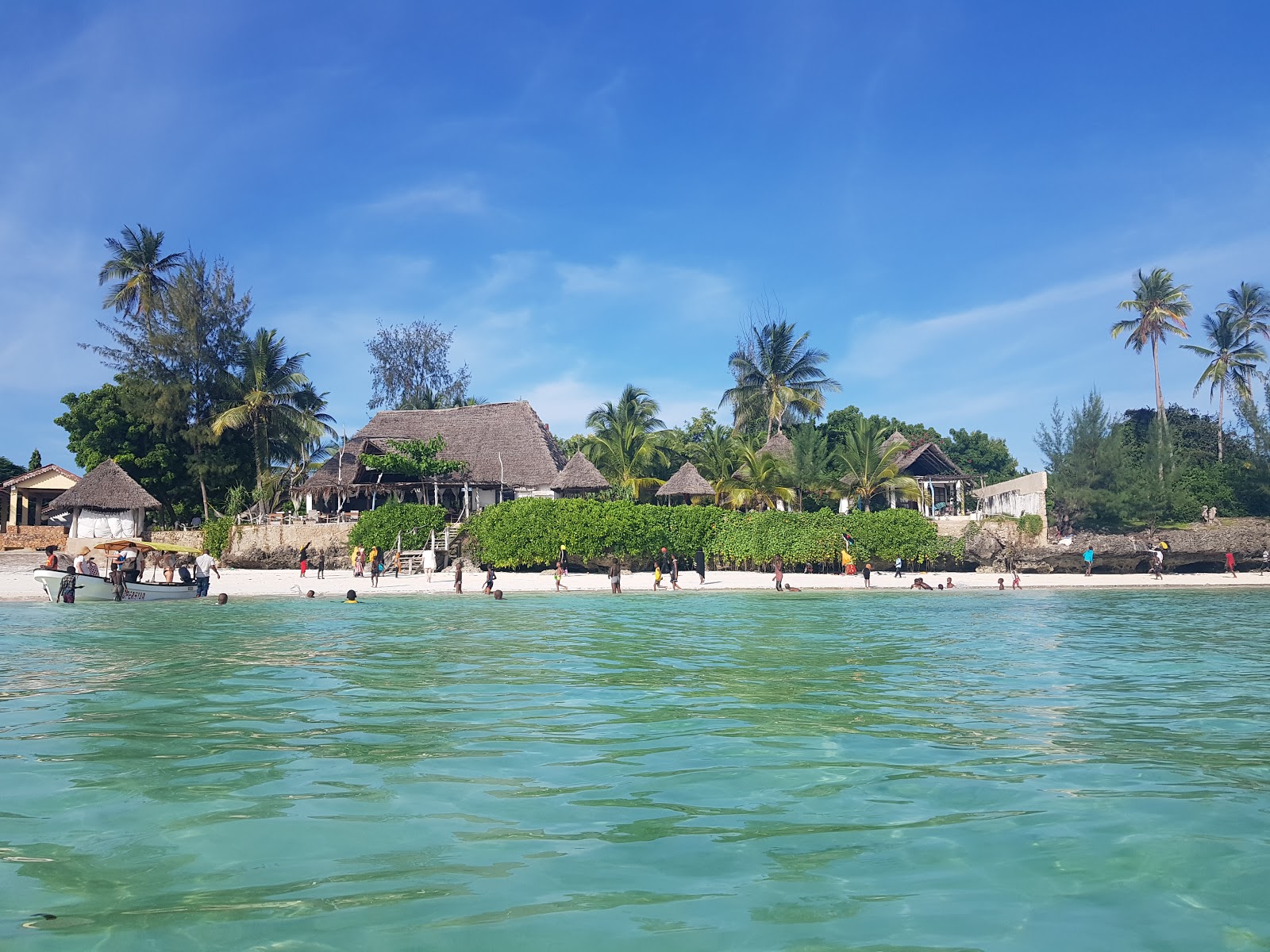 Foto van Kizimkazi Beach met blauw puur water oppervlakte