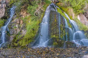 Kings Canyon Waterfalls image