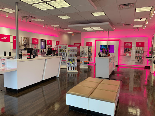 Cell Phone Store «T-Mobile», reviews and photos, 206 Lake Dr Suite 5, Covington, LA 70433, USA