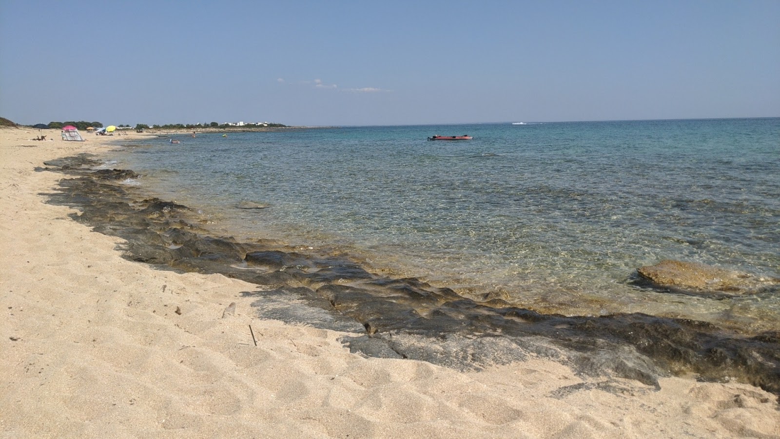Foto av Spiaggia di Punta Cacata med låg nivå av renlighet