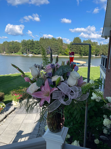 Florist «Mandy J Florist & Gifts», reviews and photos, 137 N Main St, Almont, MI 48003, USA