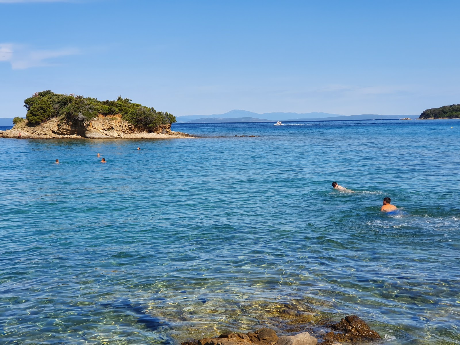 Foto van Gonar beach met turquoise puur water oppervlakte