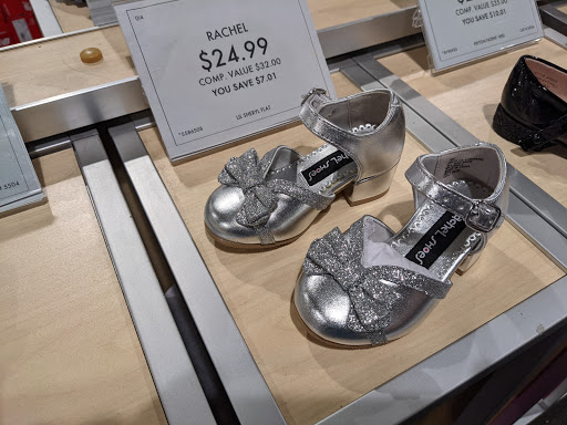 Shoe Store «DSW Designer Shoe Warehouse», reviews and photos, 8506 E 71st St, Tulsa, OK 74133, USA