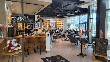 Café Level & Bar