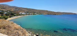 Agios Romanos Plajı'in fotoğrafı birden fazla geniş koy ile birlikte