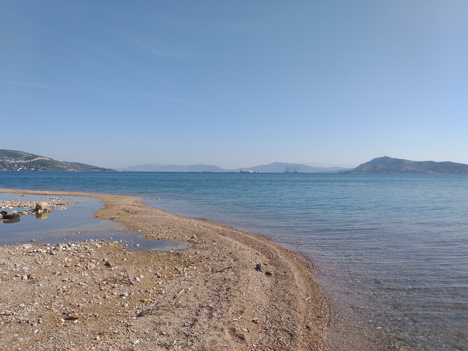 Foto av Riviera beach med små bruna småstenar yta