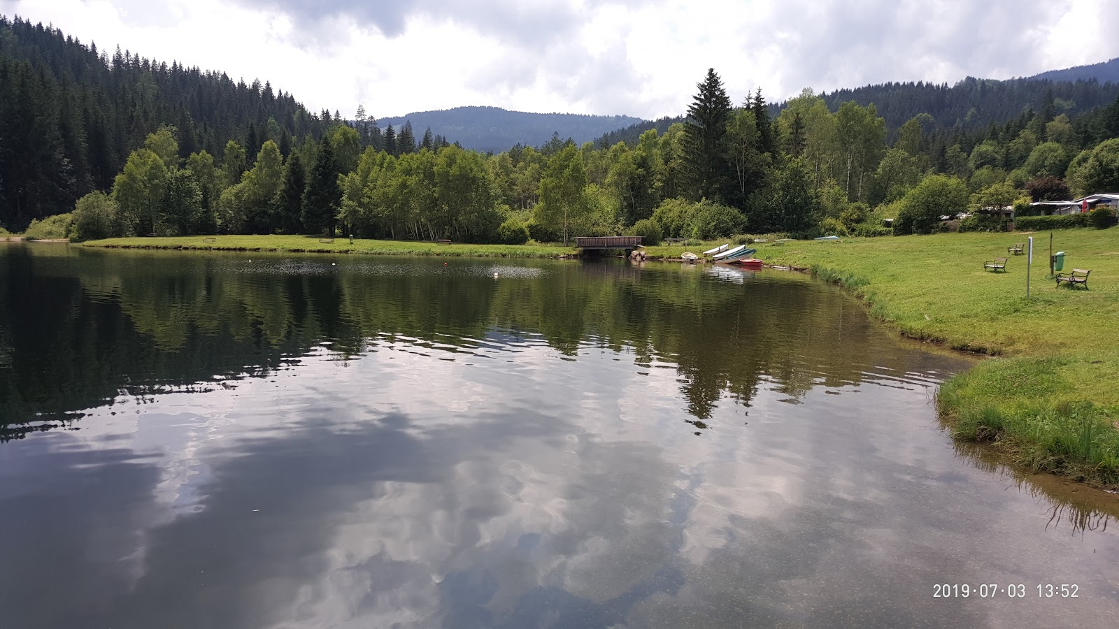 Photo de Seebad Packer Stausee avec l'eau cristalline de surface