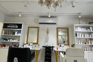 Iconiea Salon image