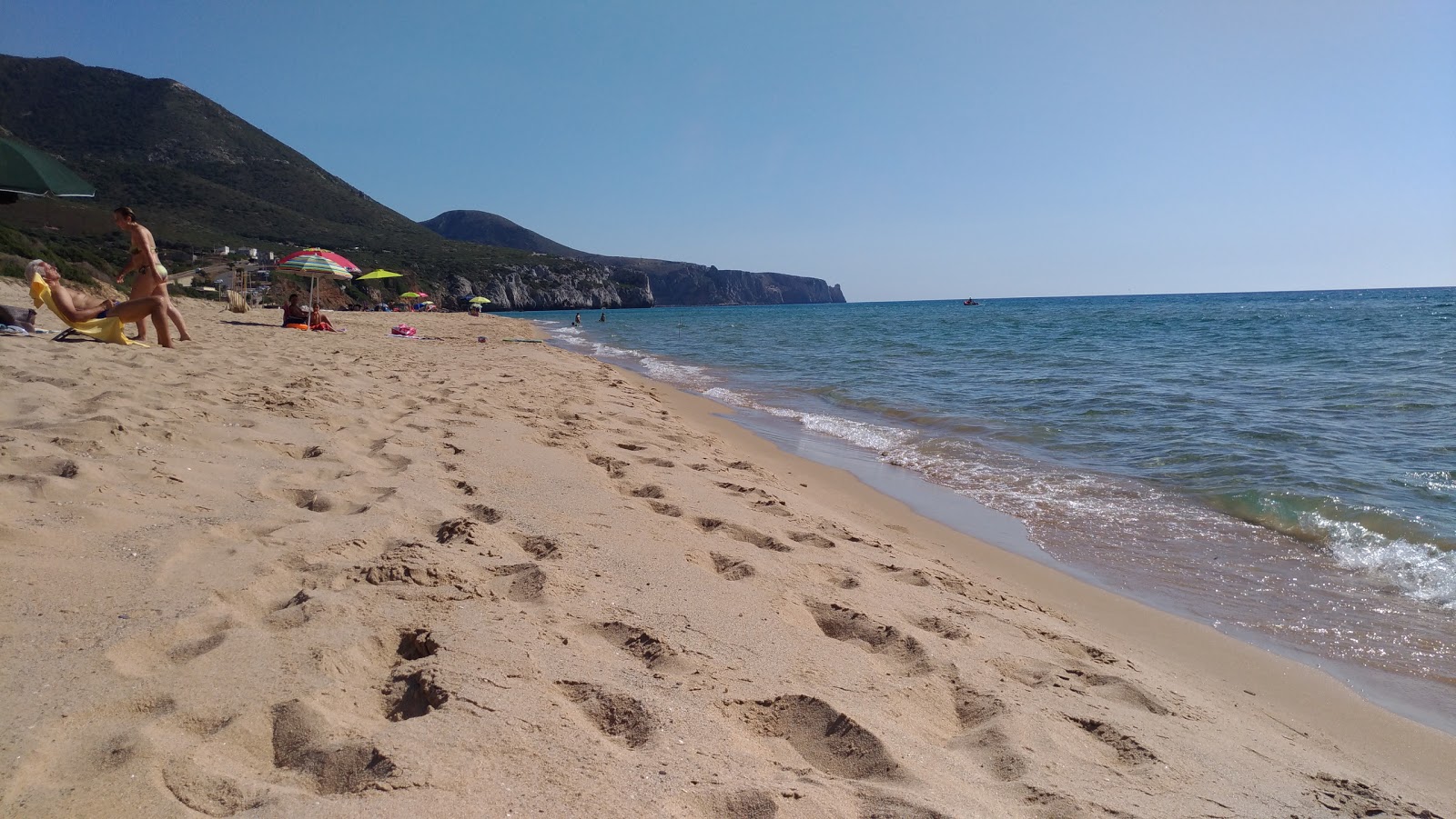 Zdjęcie Plaża Piccoli Pini poparte klifami