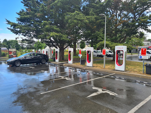 Borne de recharge de véhicules électriques Tesla Supercharger Coings