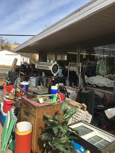 Thrift Store «D & J Thrift Shop», reviews and photos, 226 Butler Pl, Orange, VA 22960, USA