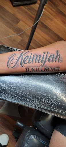 Tattoo Shop «Hollyweird Tattoos», reviews and photos, 569 GA-138, Jonesboro, GA 30236, USA