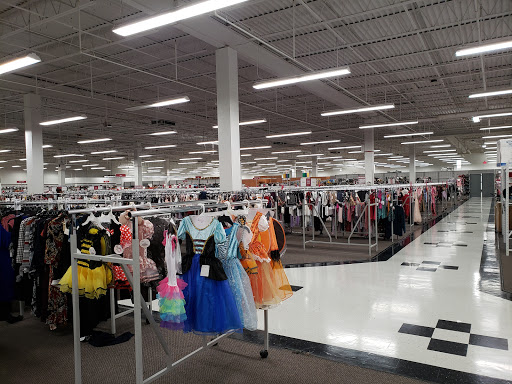 Clothing Store «Burlington Coat Factory», reviews and photos, 7061 W 159th St, Tinley Park, IL 60477, USA