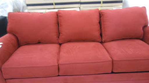 Outlet Store «Rooms To Go Outlet Furniture Store - Grand Prairie», reviews and photos, 2725 TX-360 #100, Grand Prairie, TX 75052, USA