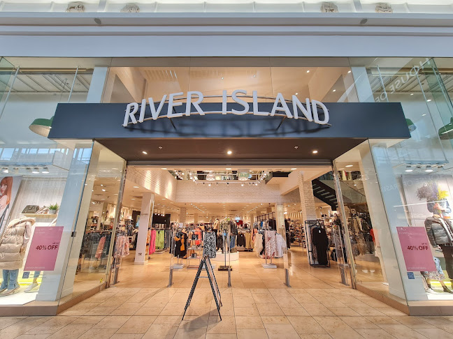 River Island - Clothing store