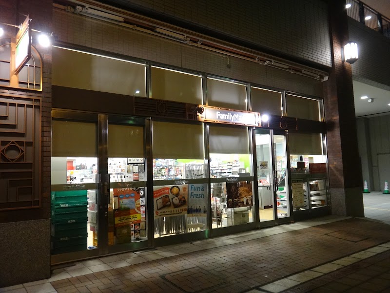 ファミリーマート 横浜ワールドポーターズ店