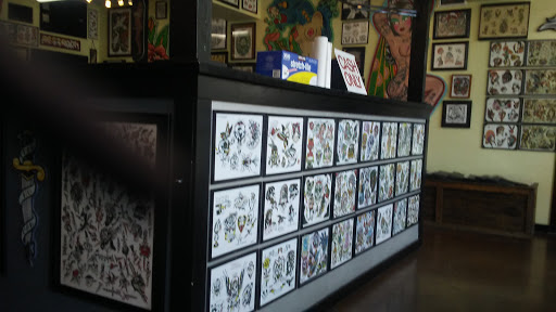 Tattoo Shop «American Graffiti Tattoo & Piercing», reviews and photos, 608 12th St, Sacramento, CA 95814, USA