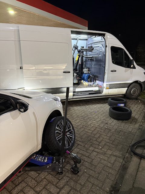 Banden Service Op Locatie | Lekke Band Fix | Mobiele Banden Service | Lekke Band Rotterdam | Flat Tire | Klap Band Service