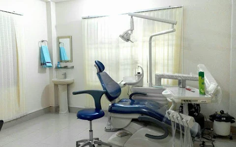 Dental Hub Smile Design & Implant Centre image