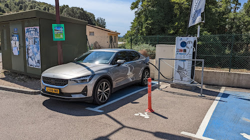Borne de recharge de véhicules électriques E-motum Station de recharge Vico