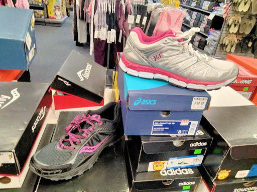 Sporting Goods Store «Big 5 Sporting Goods», reviews and photos, 510 Contra Costa Blvd, Pleasant Hill, CA 94523, USA